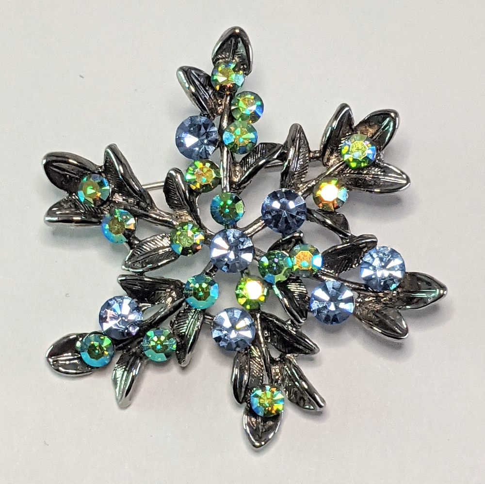 Vintage Sparkling Snowflake Floral Brooch Pin